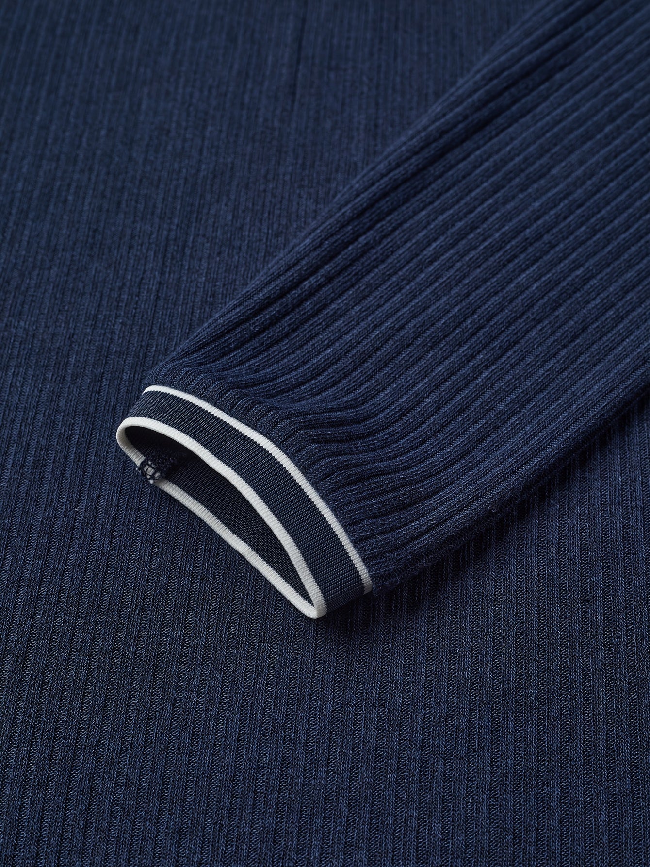 Heren casual poloshirt met kleurblok – marineblauw/wit, lange mouwen & contrasterende kraag