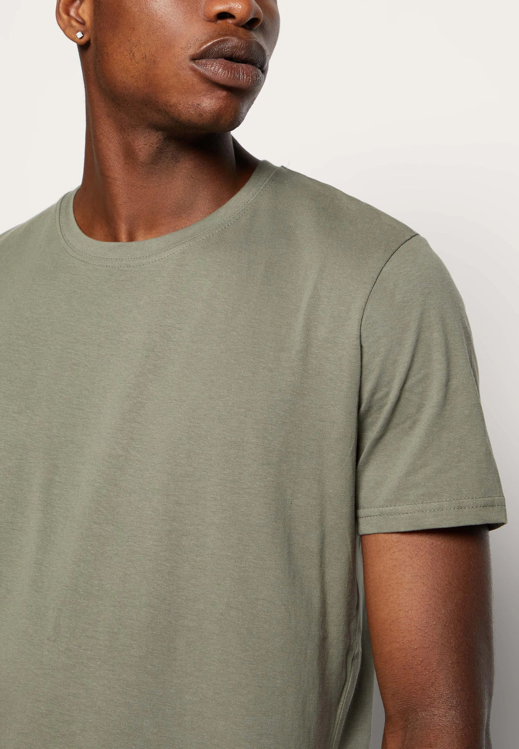 Essential Fitted Tee – Perfect Slim Fit & Premium Comfort