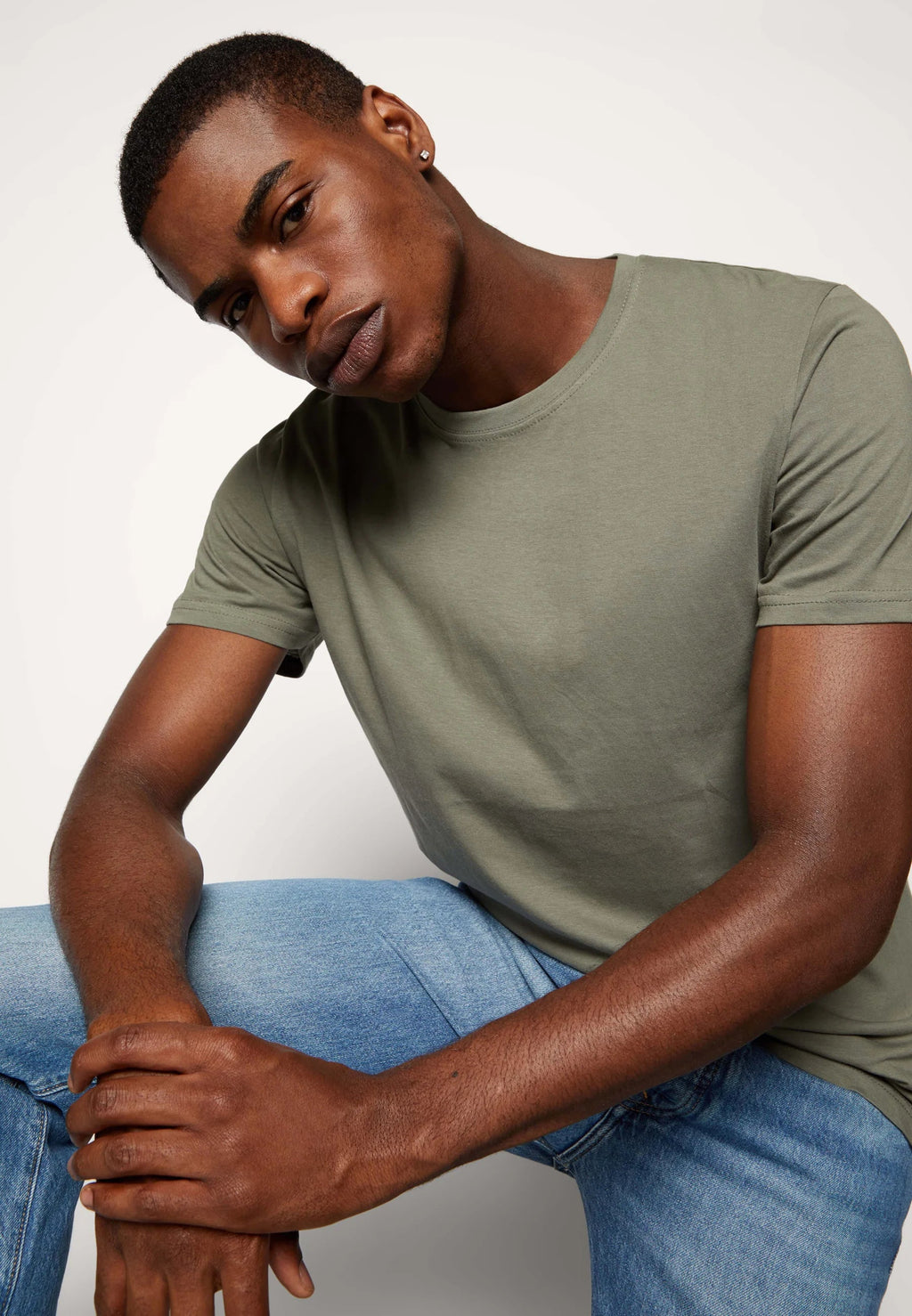 Essential Fitted Tee – Perfect Slim Fit & Premium Comfort