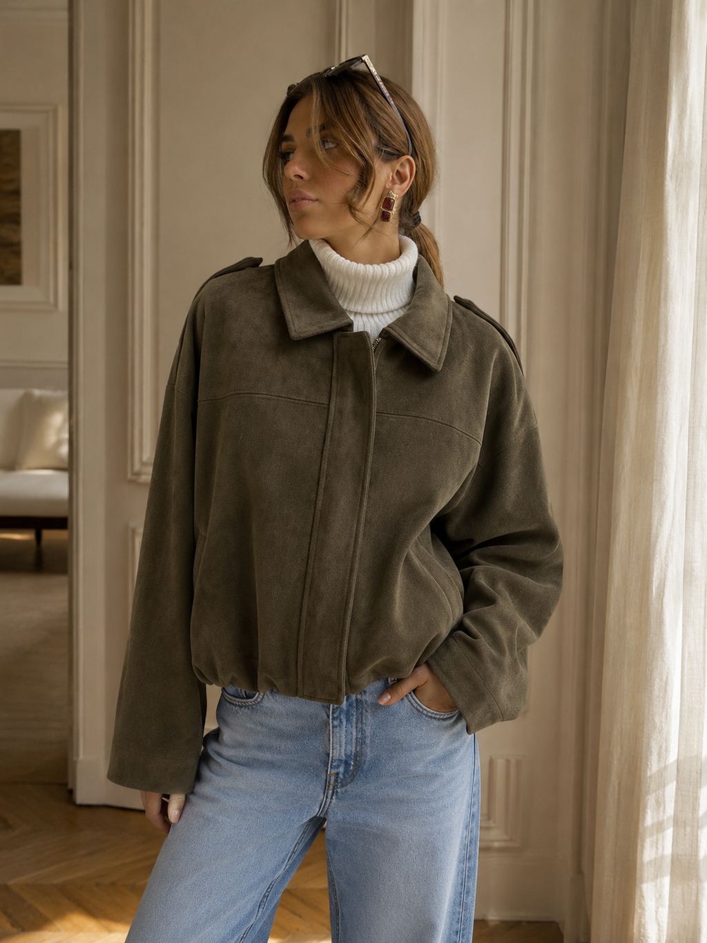 Luxurious oversized suede bomber jacket – street-chic & versatile