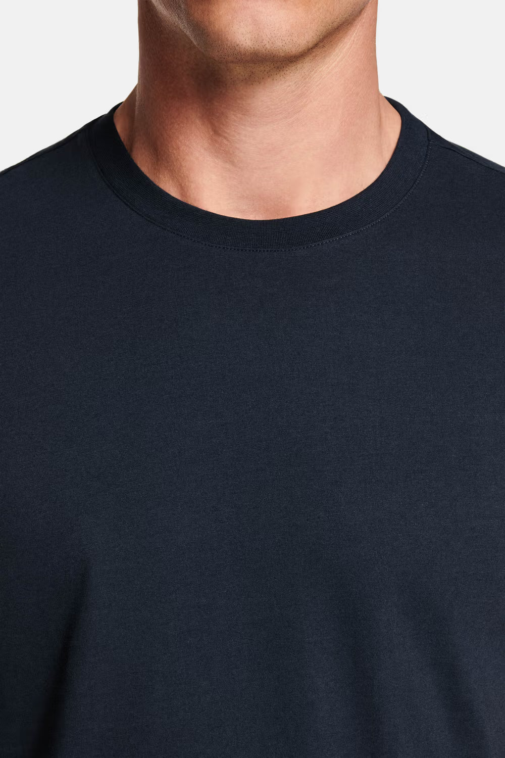 Essential Fitted Tee – Perfect Slim Fit & Premium Comfort